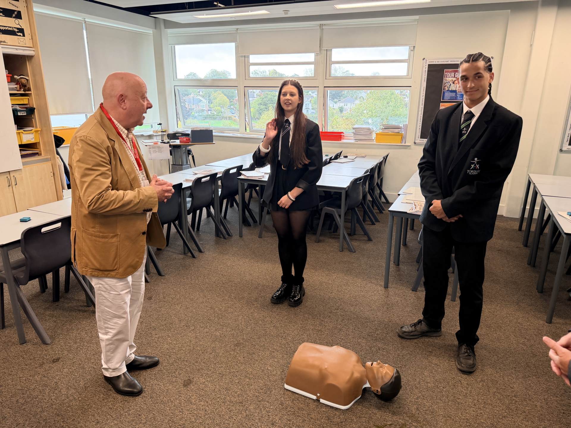 Steve Darling MP learning about Torquay Academy’s extracurricular activities